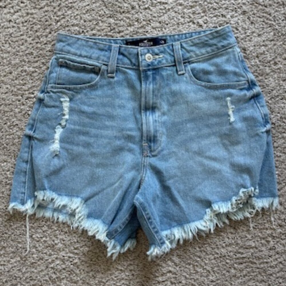 Ultra High-Rise Distressed Mom Shorts 5" size 26